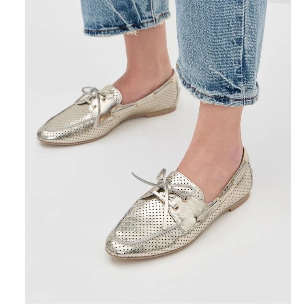 NWT in box Dolce Vita Sz 9.5 Lakin Loafer in Platinum Peforated Leather